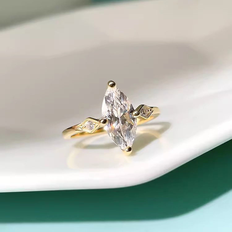 Horse-eye White Diamond-inlaid Imported High-carbon Diamond Sunflower Wedding Ring