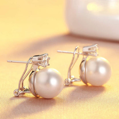 New Earrings Featuring A Faux-pearl Clasp Design