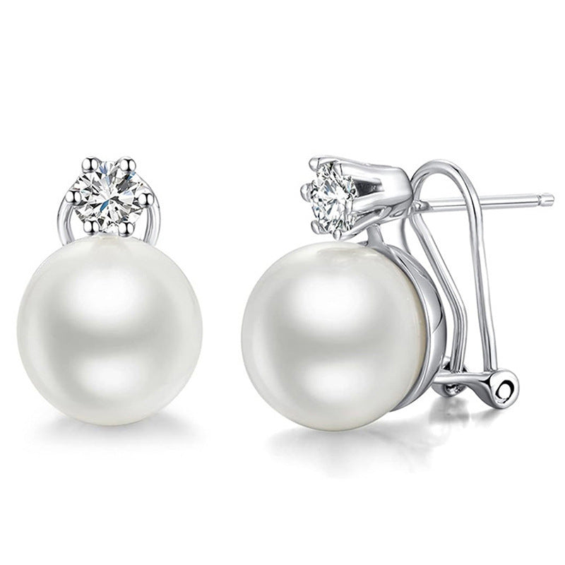 New Earrings Featuring A Faux-pearl Clasp Design