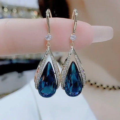 New Delicate Ear Hooks With A Sophisticated Vibe For Women